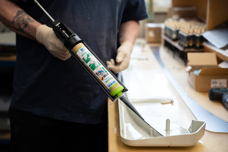 Flex 310 M® Classic | MS polymer-based elastic adhesive for versatile use
