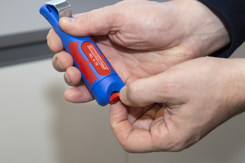 Cable Stripper No. 4 - 16 | with 2-component and fibreglass-reinforced plastic handle I working range 4 - 16 mm Ø