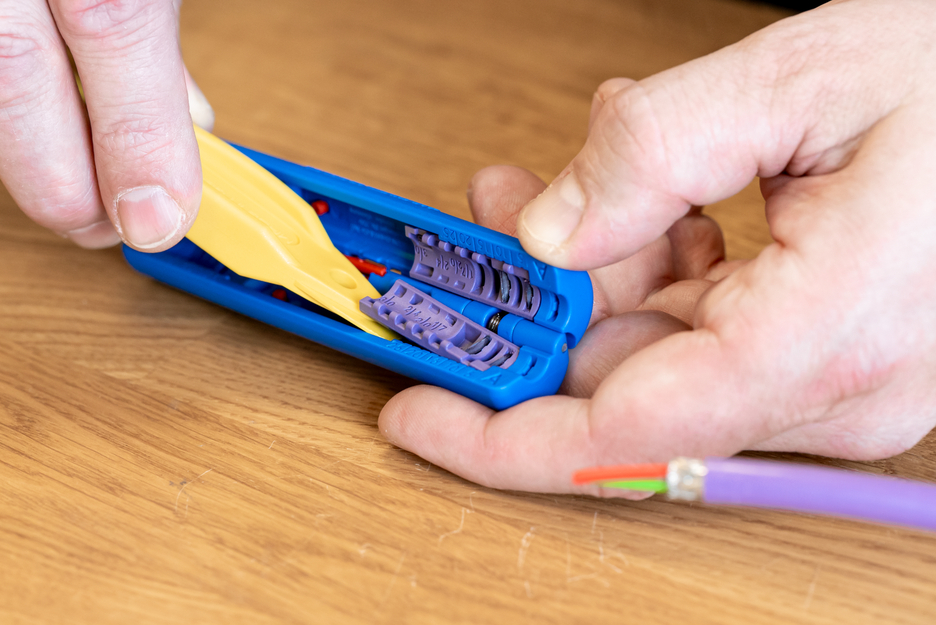 Dénudeur Profibus No. 2 | Stripping tool for e.g. shielded Profibus data cables