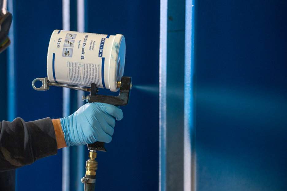 WEICON Ceramic BL | Mineral-filled epoxy resin system for extreme wear protection and high abrasion resistance