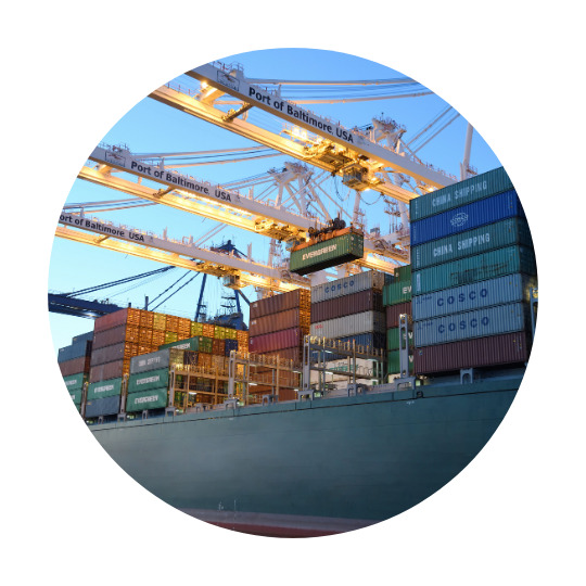 Container stehen auf einem Schiff