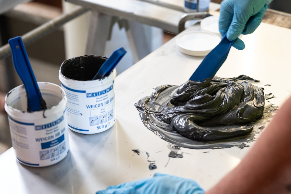 WEICON HB 300 | système à base de résines époxy résistant aux hautes températures pour la réparation et le moulage