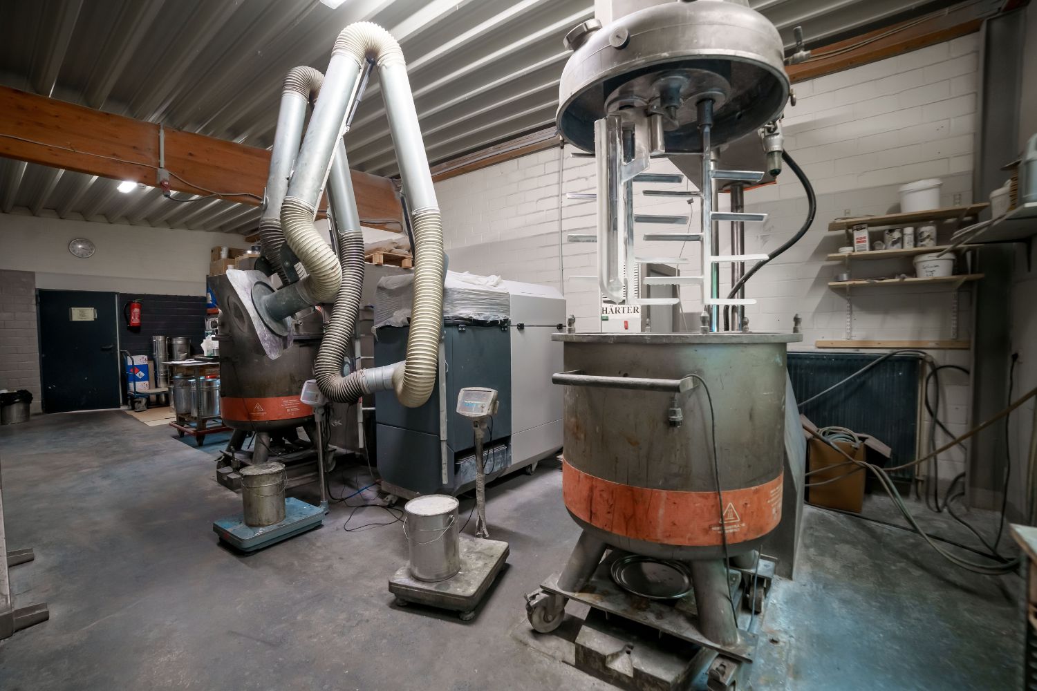 Große Maschinen in einem Raum