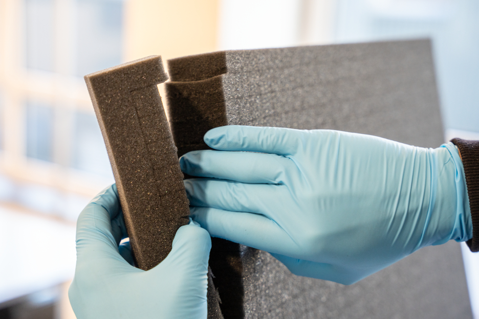 Adhesive Spray | sprayable contact adhesive, ideal for cardboard and paper