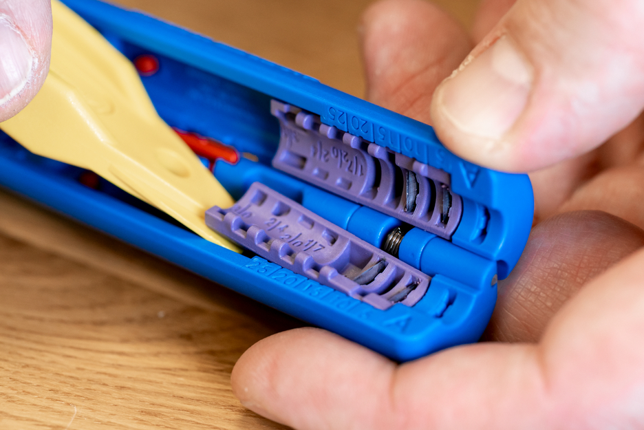 Dénudeur Profibus No. 2 | Stripping tool for e.g. shielded Profibus data cables