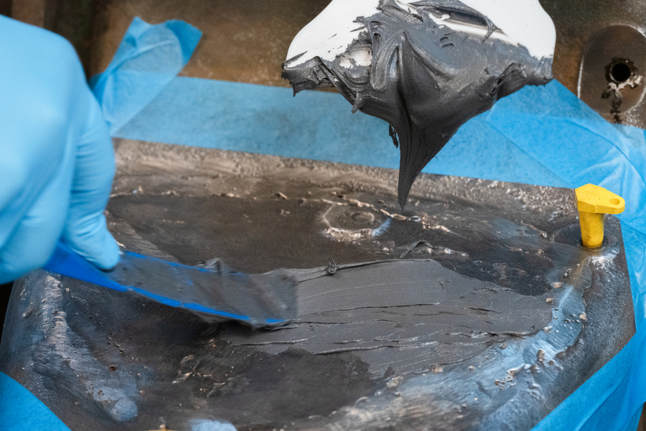 WEICON HB 300 | high-temperature-resistant epoxy resin system for repairs and moulding