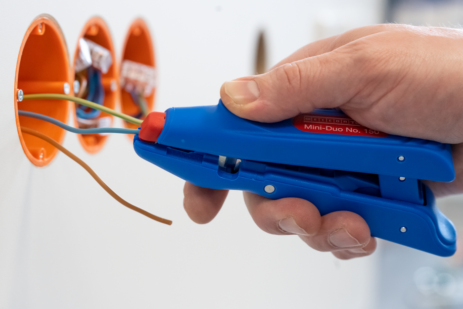 Mini-Duo No. 150 | Abisolierer für alle gängigen flexiblen und massiven Leiter | Arbeitsbereich 0,5 - 6,0 mm²