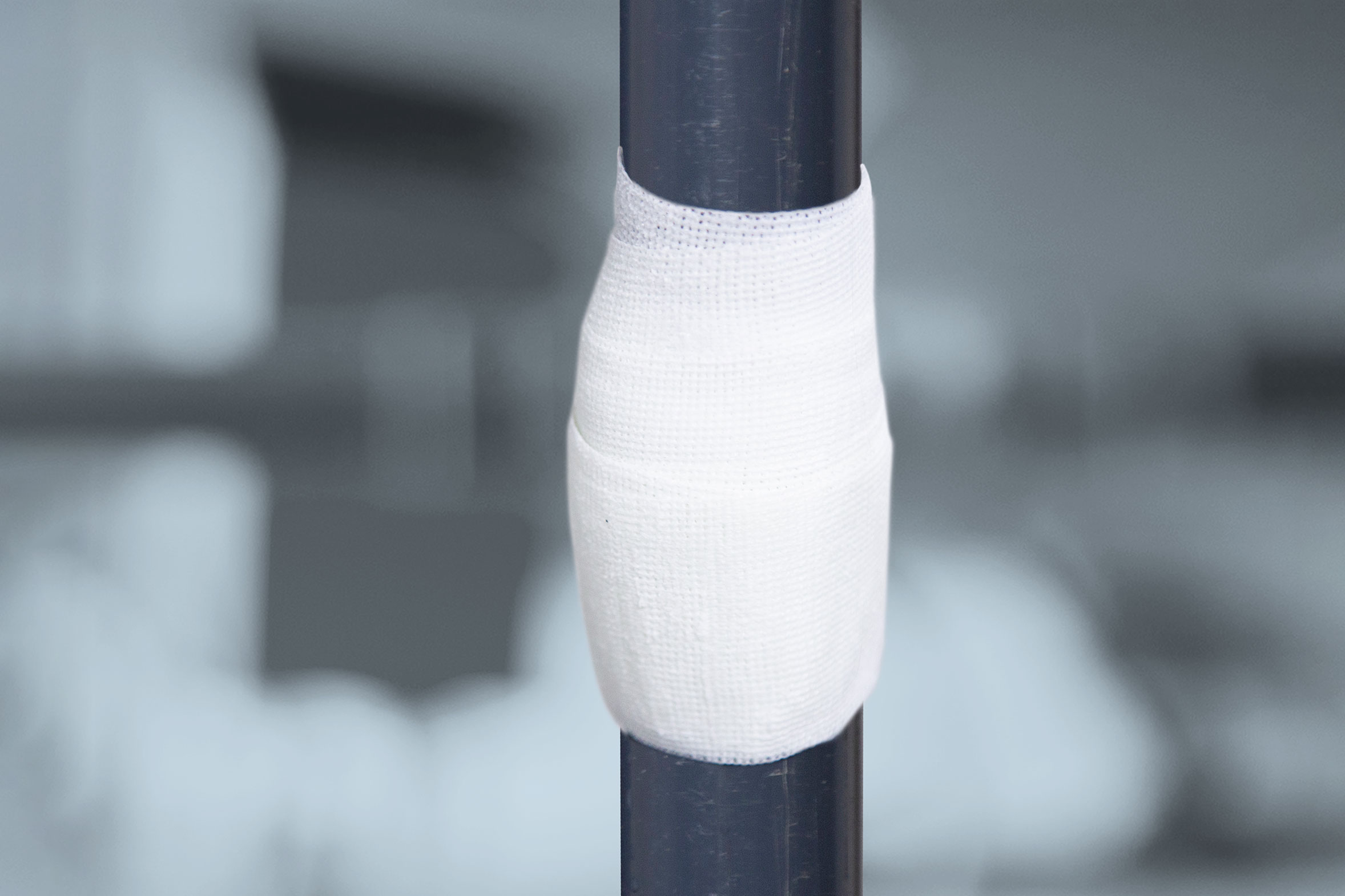 Landingpage_Einsatzgebiete_Lebensmittel_Pipe-Repair_Kit_04 Reparaturband ist um Rohr gewickelt