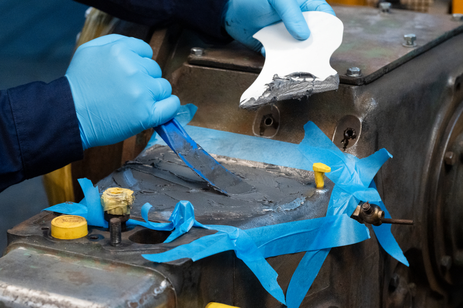 WEICON HB 300 | système à base de résines époxy résistant aux hautes températures pour la réparation et le moulage
