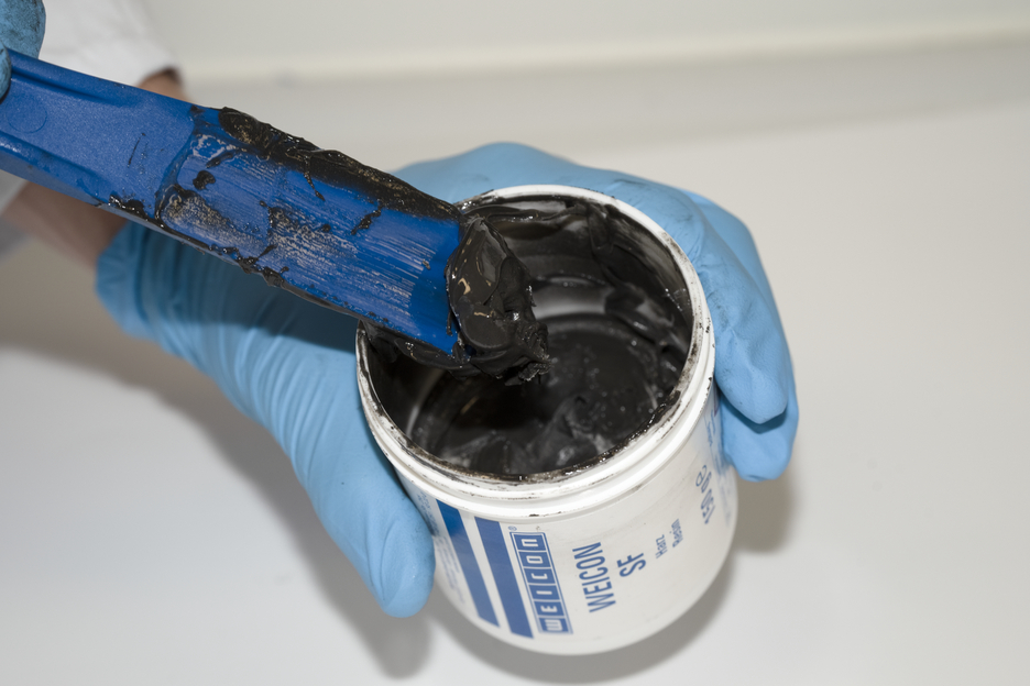 WEICON SF | système à base de résine époxy chargé d'acier pour la réparation et le moulage certifié DNV