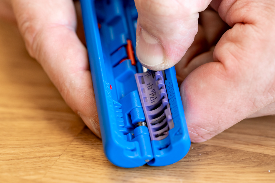 Dénudeur Profibus No. 2 | Stripping tool for e.g. shielded Profibus data cables