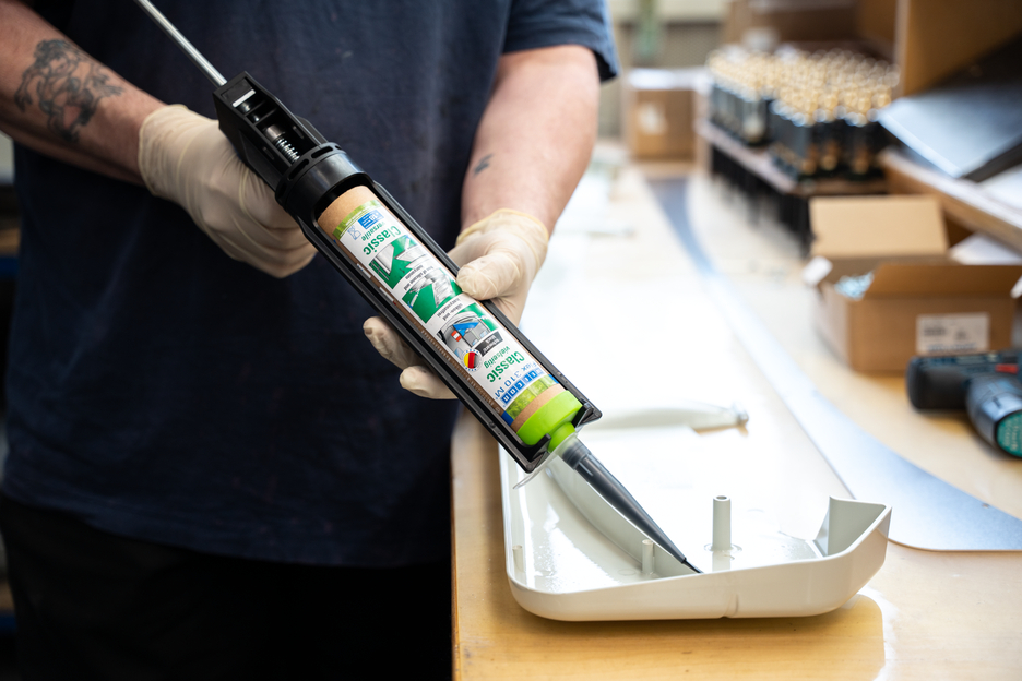 Flex 310 M® Classic | MS polymer-based elastic adhesive for versatile use