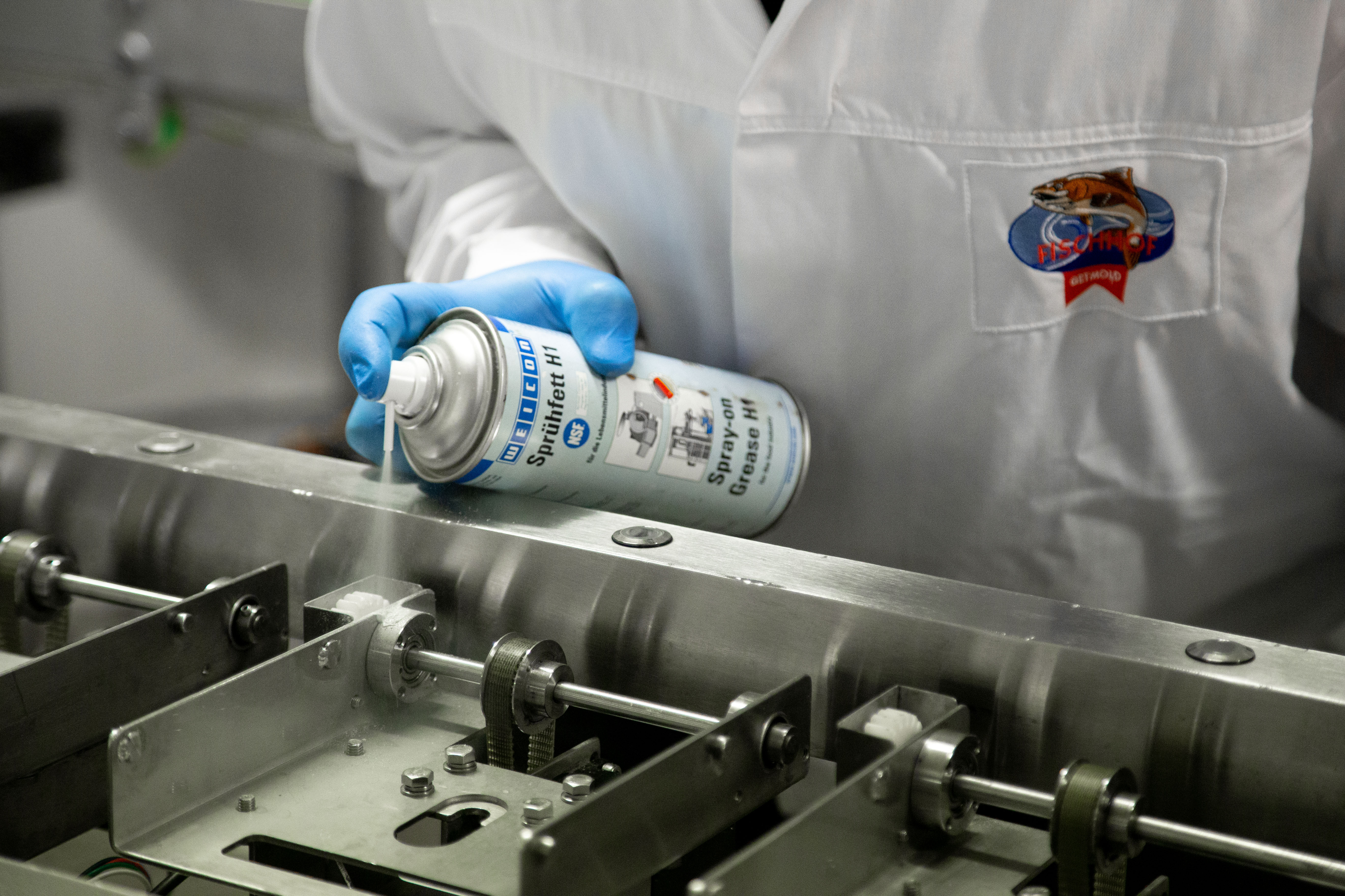 Landingpage_Einsatzgebiete_Lebensmittel_Spruehfett_Bild2 Schmierung von Kunststoffzahnrädern mit dem Weicon Sprühfett H1 an einer Lebensmittelverpackungsmaschine